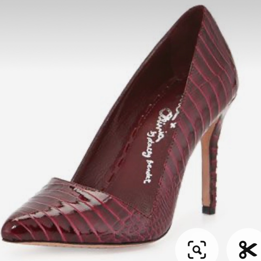Alice + Olivia Dina Crocodile-embossed patent leather pump 39.5